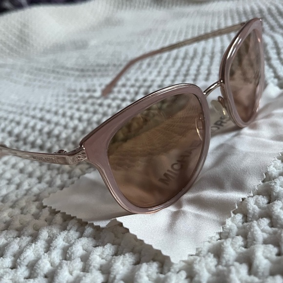 Michael Kors Woman’s sunglasses - Picture 2 of 6